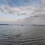 6 Person Retreat In