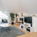 아파트 6 Person Retreat In