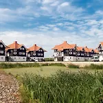 6 Person Retreat In 아파트 *